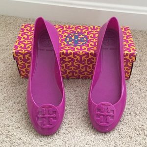Cute Tori Burch jelly flats!